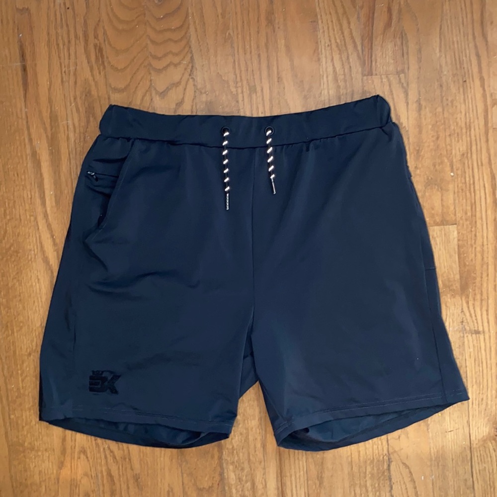 Brokig black and green athletic shorts with zipper pocket